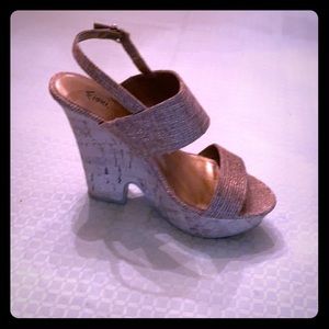 Serpent- gold wedge sandal